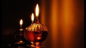 Oil lamps. Image source: http://www.ishafoundation.org/blog/lifestyle/this-holiday-season-bring-an-oil-lamp-into-your-home/